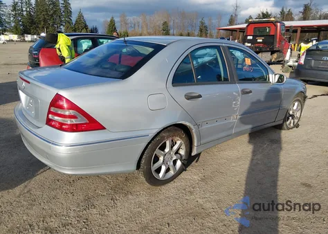 2006 Mercedes-Benz C 230 Sport z USA, uszkodzony, nr VIN WDBRF52J06F819362